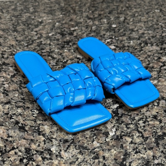 unbranded Shoes - Blue Woven Slide Sandals NWOT 7